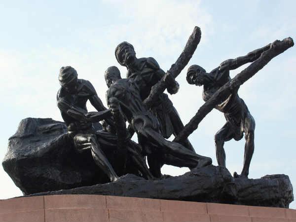 தொழிலாளர் நல வாரியத்தில்